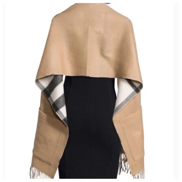 BURBERRY ST. HELEN REVERSIBLE POCKETS SCARF / WRAP. - Picture 4 of 9